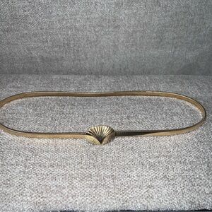 Vintage art deco style metal stretch cinch belt. Approx 24 in w/ 5-6 in stretch